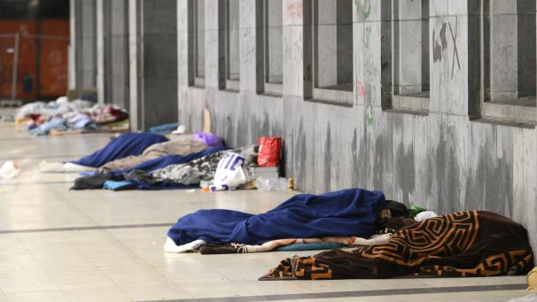 <p>Um den Brüsseler Südbahnhof lassen sich immer wieder Obdachlose nieder.</p>