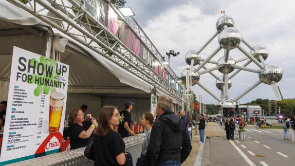 <p>Das Gratisfestival „Show Up for Humanity“ am Atomium zog weniger Besucher als erwartet an.</p>