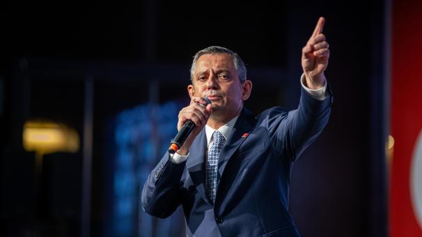 <p>Özgür Özel</p>