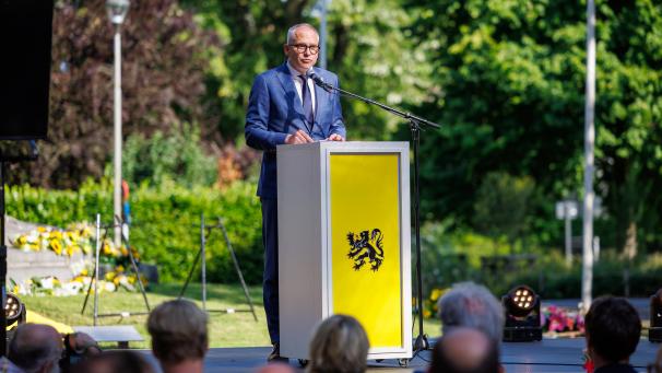 <p>Matthias Diependaele bei einer Ansprache in Kortrijk</p>