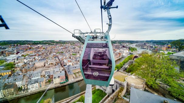 <p>Ein Blick von oben auf die Stadt Namur</p>