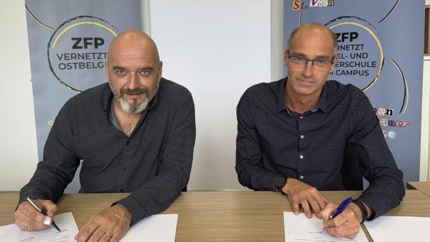 <p>Dirk Schleihs, der Direktor des ZFP (links), und Michael Fryns, Direktor der DSL</p>