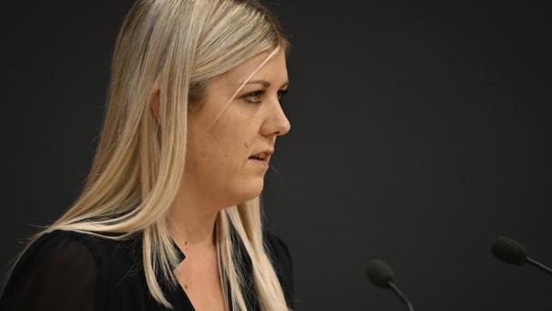 <p>Die Vivant-Abgeordnete Elena Peters griff in der Debatte am Montagabend die Titanic-Metapher auf und sprach von Verwirrung rund um die Senkung der Schulbesuchskosten.</p>