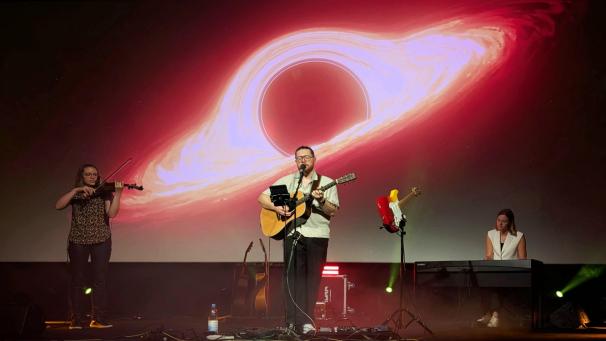 <p>Alexander Ohles präsentierte seine erste EP im Kino Corso.</p>