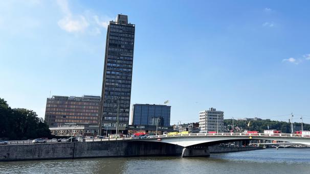 <p>Die ersten Bewohnern des Lütticher Kennedy-Towers kehren nach Brand zurück.</p>