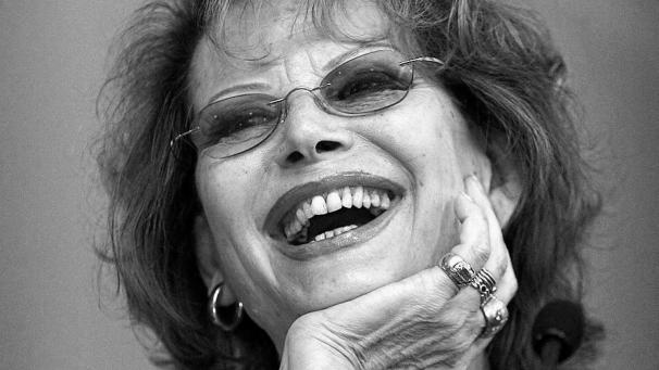 <p>Die italienische Schauspielerin Claudia Cardinale bei einer Pressekonferenz im Jahr 2004</p>