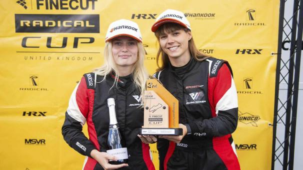 <p>Nathalie Neumann (r.) und Jorden Dolischka</p>