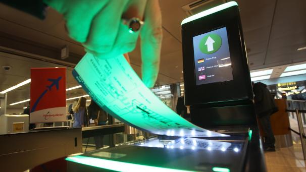<p>Ab dem 12. November akzeptiert Ryanair keine Papier-Bordkarten mehr – Passagiere müssen ihre Tickets digital über die App vorzeigen.</p>