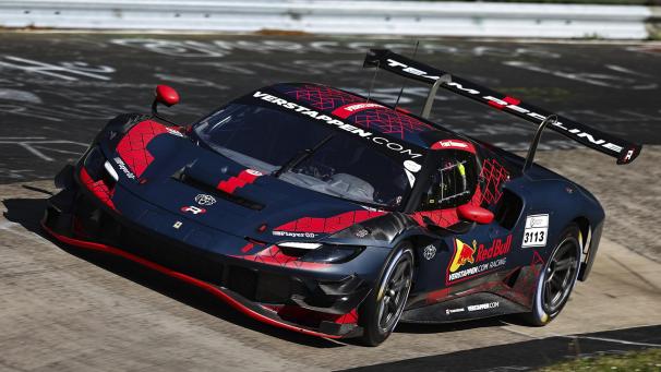 <p>Verstappen im Ferrari 296 GT3 auf der Nordschleife.</p>