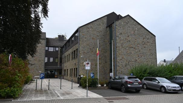 <p>Das St.Vither Steueramt soll geschlossen werden – dagegen wehrt sich der Stadtrat.</p>