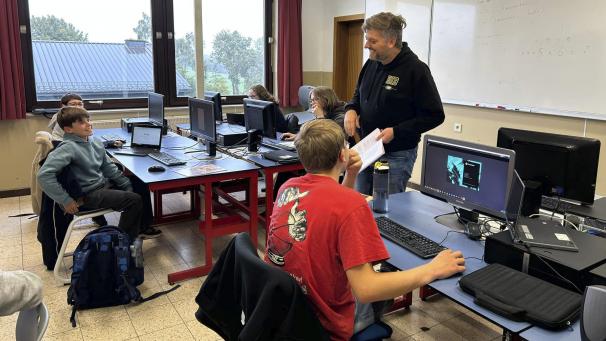 <p>An der BIB in Büllingen wird KI unter anderem im Informatikunterricht eingesetzt und ihr verantwortungsvoller Umgang reflektiert.</p>