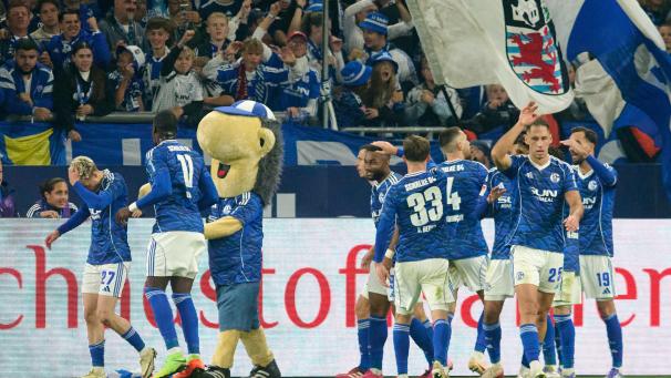 <p>Schalke bringt zumindest verübergehend auf Rang zwei.</p>