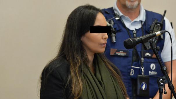 <p>Beim Prozessauftakt am Freitag erschien Nora R. mit einem Schal um den Hals. Offenbar um ihre erneute Schwangerschaft zu verbergen.</p>