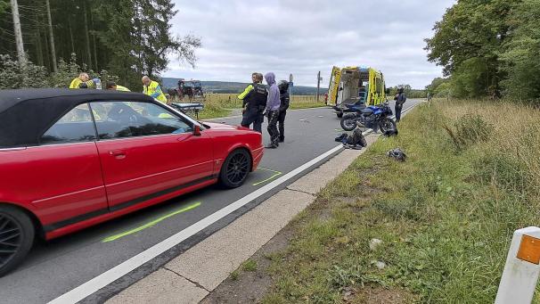 <p>Die Unfallstelle auf der Rurstraße zwischen Lager Elsenborn und Leykaul-Kalterherberg</p>