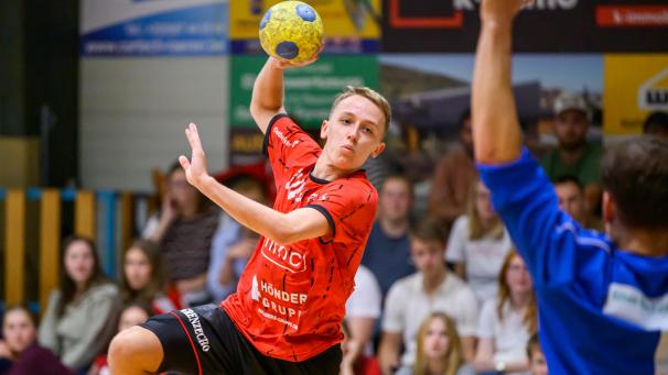 <p>Auch das Heimspiel gegen Absteiger Sasja brachte den Eynattenern (Yanis Thevissen beim Wurf) keine Erleichterung.</p>