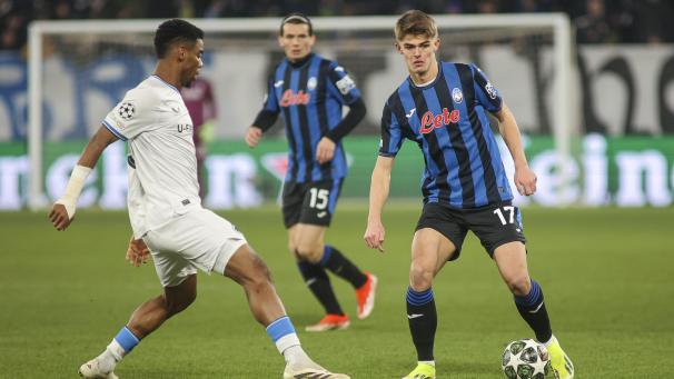 <p>Charles De Ketelaere (rechts) muss gegen seinen Ex-Klub passen: Der Offensivspieler von Atalanta erlitt einen Rückfall seiner Muskelverletzung.</p>
