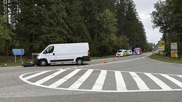 <p>Die Unfallstelle im Kreuzungsbereich der Regionalstraße N 647 und der Sourbrodter Straße.</p>