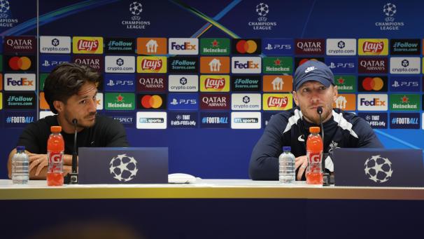 <p>Kevin Mac Allister (links) und Sébastien Pocognoli (rechts) bei der Pressekonferenz am Dienstag</p>