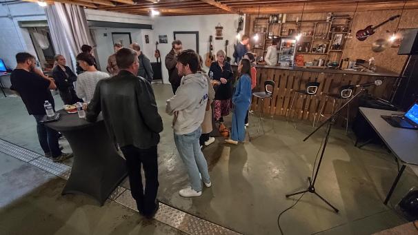 <p>Anlässlich der offiziellen Einweihung versammelten sich Personen aller Altersklassen im neuen Weywertzer Jugendtreff: Ansonsten richtet sich das Angebot an Menschen im Alter zwischen 10 und 30 Jahren.</p>