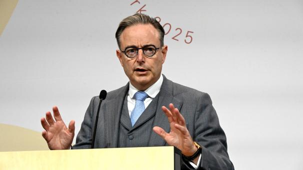 <p>Premierminister Bart De Wever (N-VA) spricht bei einem Gipfel der Europäischen Politischen Gemeinschaft vor Journalisten.</p>