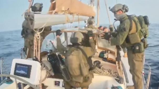 <p>Israelische Soldaten auf einem Boot der Flottille</p>