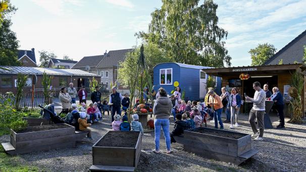 <p>Dorfgruppe, Schule und viele Ehrenamtliche haben den Schulgarten in Kettenis in wenigen Monaten realisiert.</p>