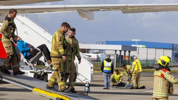 <p>Rund 300 Einsatzkräfte nahmen an der Großübung am Flughafen Brüssel teil, bei der ein Turbulenz-Zwischenfall simuliert wurde.</p>