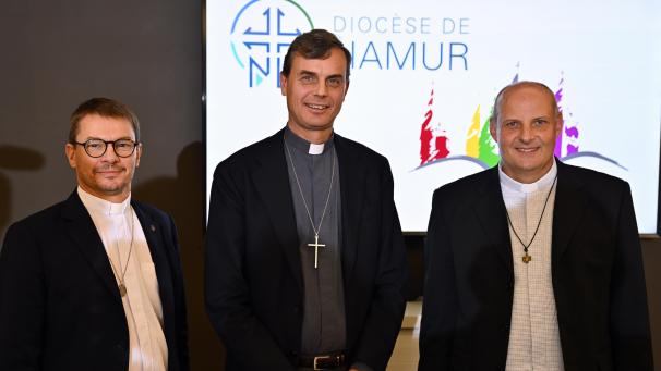 <p>Fabien Lejeusne, Erzbischof Luc Terlinden und Frédéric Rossignol (vl.n.r.) bei der Pressekonferenz am Montag</p>