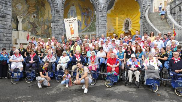 <p>Gruppenfoto der Ostbelgier, die in diesem Jahr an der Bistumspilgerfahrt nach Lourdes teilnahmen – Tage voller Gemeinschaft, Gebet und Freude.</p>