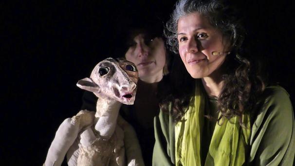<p>Ein tierähnliches Wesen mit menschlichen Zügen und die Musik von Sanaz Zaresani und Boris Bansbach stehen im Mittelpunkt der Neuproduktion des Figurentheaters Fithe.</p>