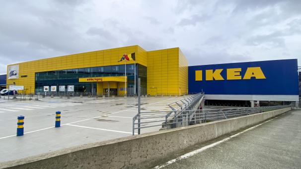 <p>Ein Blick von außen auf die IKEA-Filiale in Anderlecht</p>