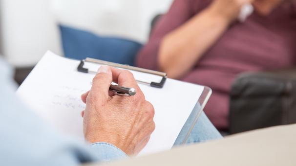 <p>In manchen Lebenssituationen kann ein Gespräch mit Psychotherapeuten oder Psychiatern helfen - die Kosten dafür sind unter Umständen absetzbar.</p>