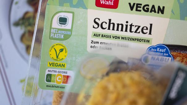 <p>Eine Packung veganes Schnitzel auf Basis von Weizenprotein</p>
