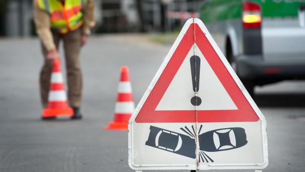<p>Im ersten Halbjahr 2025 starben 209 Menschen im Straßenverkehr – ein Anstieg um vier Prozent.</p>