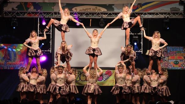 <p>Die Showtanztruppe Limitless begeisterte mit tollen Bildern, waghalsigen Würfen und toller Musik.</p>