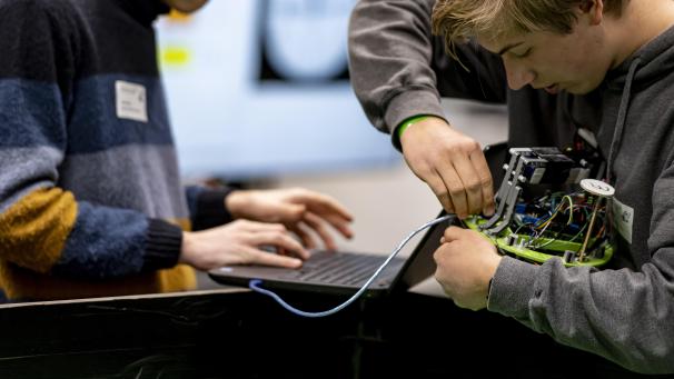 <p>Mit neuen Geräten und moderner Technik sollen Werkstätten im qualifizierenden Unterricht besser an die Anforderungen der Praxis angepasst werden.</p>