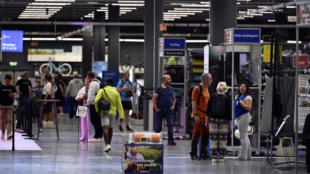 <p>Der Brussels Airport hat im März infolge des Nahost-Kriegs und eines landesweiten Streiks rund 80.000 Passagiere verloren.</p>