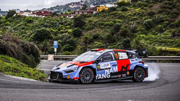 <p>Das Duo Neuville-Wydaeghe mit dem Hyundai unterwegs auf Gran Canaria</p>