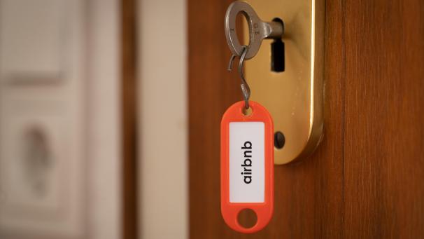<p>Ferienwohnungen und Gästezimmer in der Deutschsprachigen Gemeinschaft können ab sofort online registriert werden. Anbieter erhalten dabei eine neue europäische Registrierungsnummer.</p>