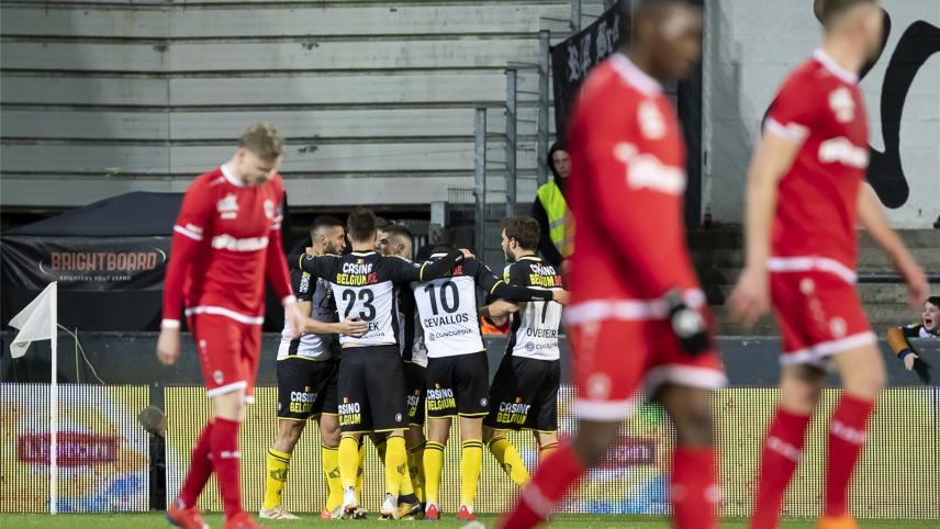 <p>Fünf Spieltag vor Schluss hat Lokeren fünf Punkte Rückstand auf Platz 15.</p>