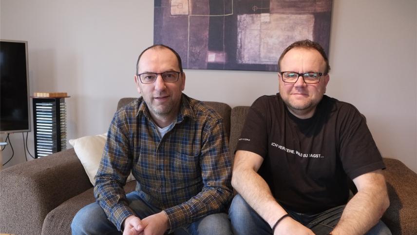 <p>So sehen sie in echt aus: Guy Trost alias Gisela und sein Bruder Eric Trost alias Erika daheim in Lommersweiler.</p>