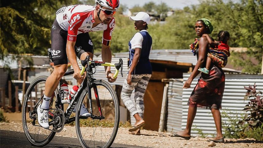 <p>Bei seinem Trainingslager in Namibia zog Victor Campenaerts überraschte Blicke auf sich.</p>