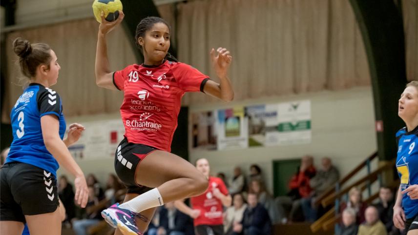 <p>Amina Pochon biss sich in der ersten Halbzeit an Antwerpens Torfrau Sofie Nouwen die Zähne aus. Nach dem Seitenwechsel traf sie dann vier Mal.</p>