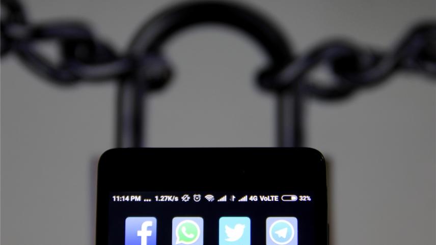<p>Facebook &amp; Co haben die Welt fest im Griff. Man kann sich des Eindrucks nicht erwehren, dass sie mittlerweile die Regeln diktieren.</p>