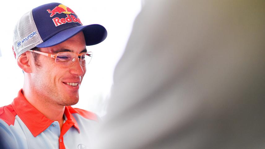 <p>Thierry Neuville hat allen Grund zum Lächeln: Er und seine Freundin Deborah werden bald Eltern.</p>