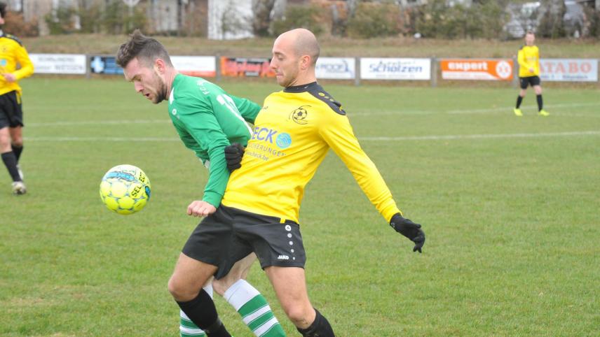 <p>Cédric Ponsard (r.) entschied das Derby gegen St.Vith mit seinem Gewaltschuss.</p>
