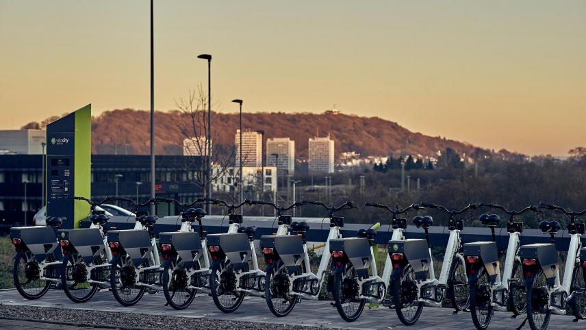 <p>Bis zu 140 solcher E-Bike-Ausleihstationen sind in Aachen geplant. Und grenzüberschreitend könnten weitere hinzukommen.</p>