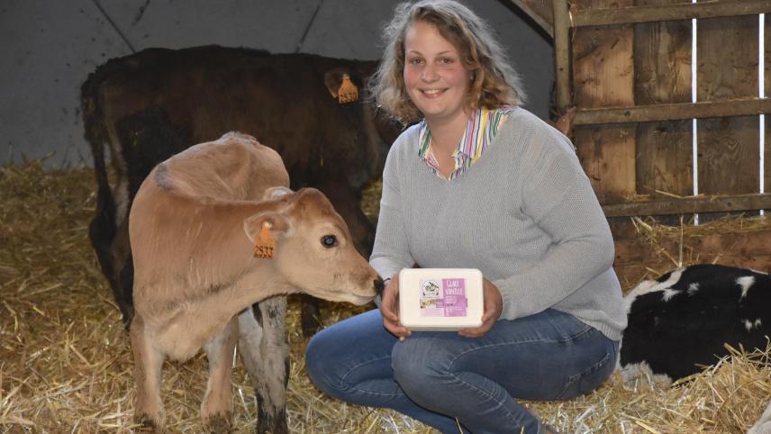 <p>Am 22. und 23. Juni finden die Tage des offenen Bauernhofes statt. In der Provinz Lüttich präsentieren neun Höfe ihre Arbeit, darunter la ferme Lahaye-Cortjens in Lontzen. Dort bietete Marthe Lahaye-Cortjens auch eigenes Eis an.</p>