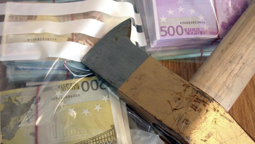 <p>Ein Spalthammer spielt eine Rolle beim Einbruch in ein Eupener Juweliergeschäft. Dort wurden 44 Schmuckstücke mit einem Gesamtwert von 55.000 Euro entwendet.</p>