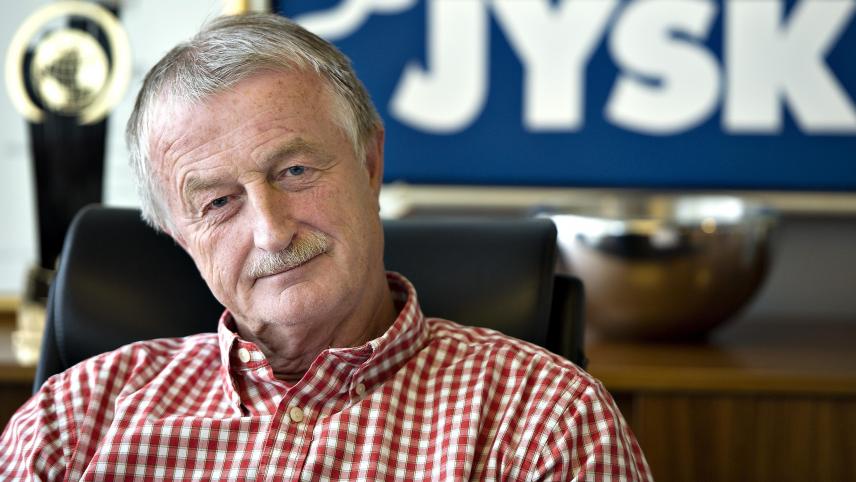 <p>Der „Bettenkönig“ hat dem Kampf gegen sein Krebsleiden verloren. Der Milliardär Lars Larsen wurde 71 Jahre alt.</p>
